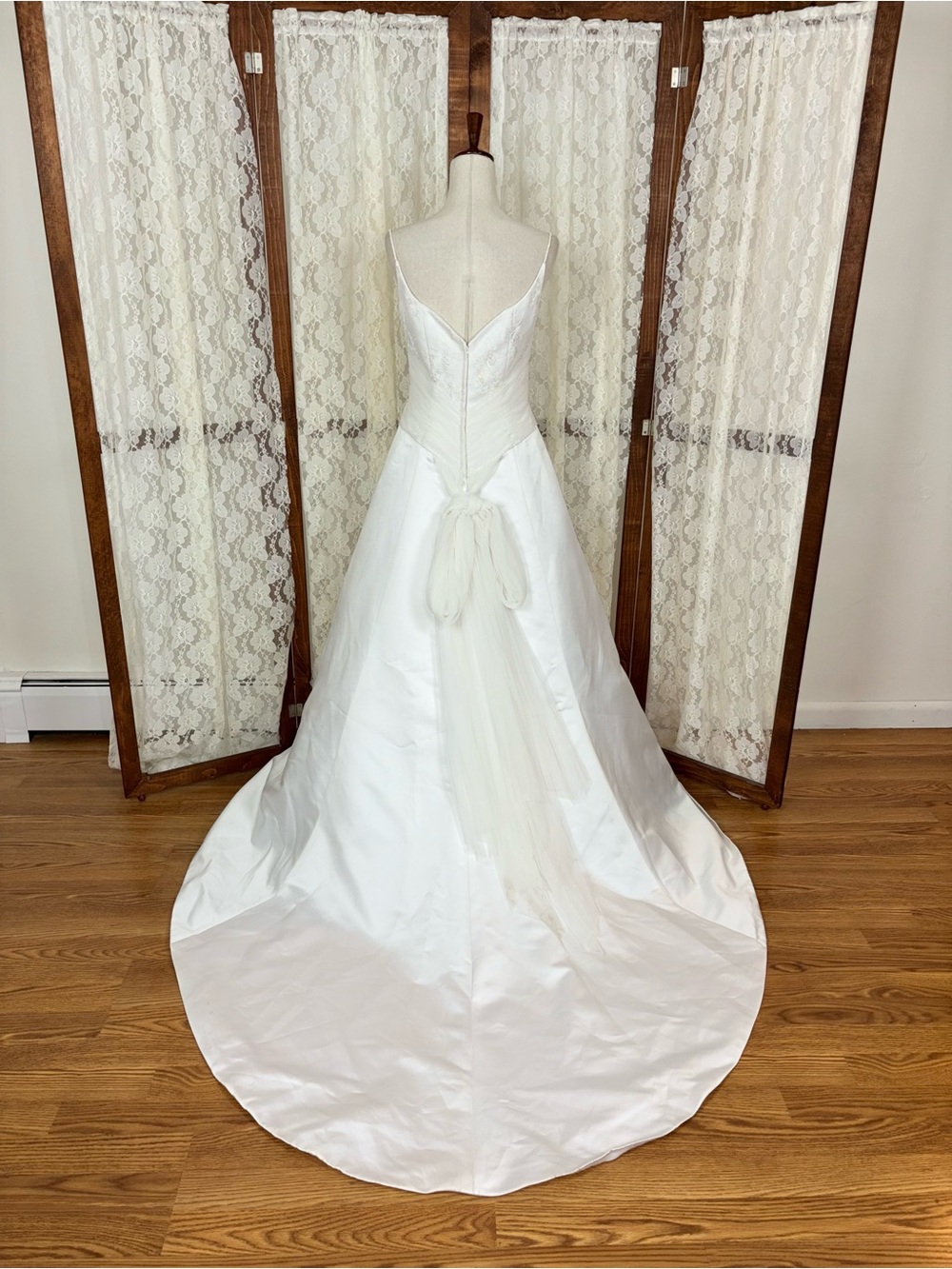 Beautiful Vintage 90s Michaelangelo Satin A Line Wedding Gown - Picture 5 of 6